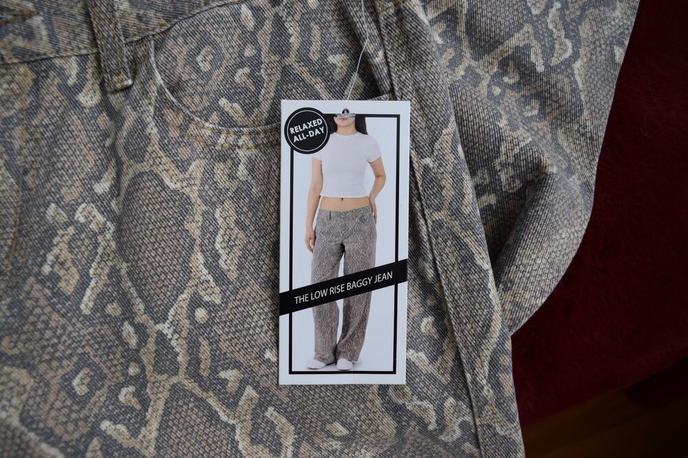 Love Fire Womens Low Rise Baggy Snakeskin Animal Print Tan Brown Size 5 NWT